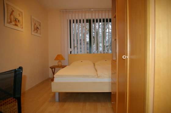 Schlafzimmer mit Doppelbett