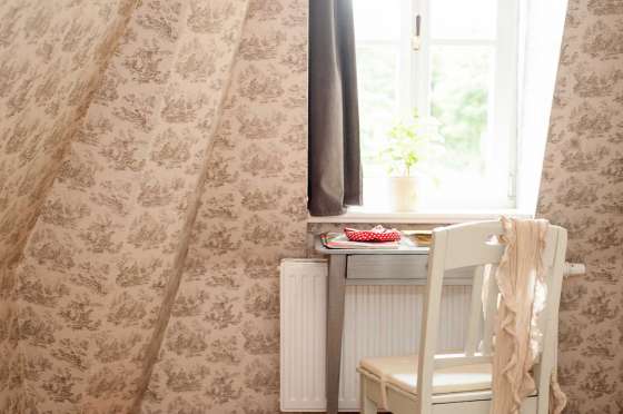 Tischchen im Schlafzimmer