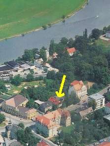 Luftbild mit Pension und Elbe