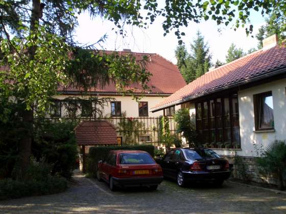 Brunnenhof und Stellplätz